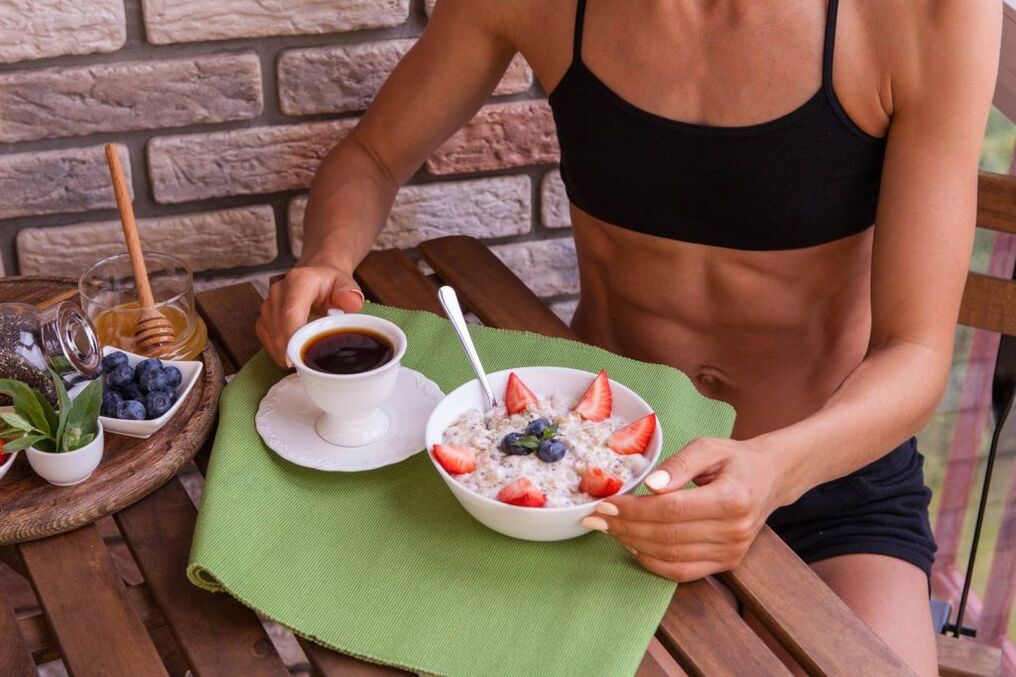 Petit-déjeuner sain avec contrôle des calories pour perdre du poids